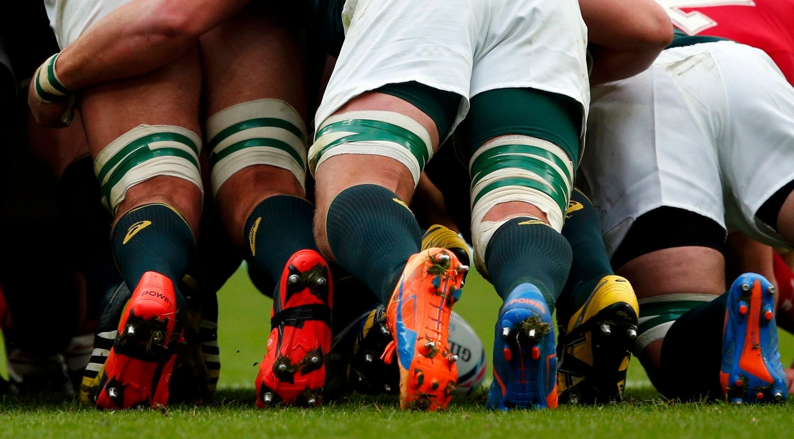 Sudáfrica scrum contra Gales en los cuartos de final de la Copa del Mundo de Rugby en Twickenham, en Londres, Reino Unido.