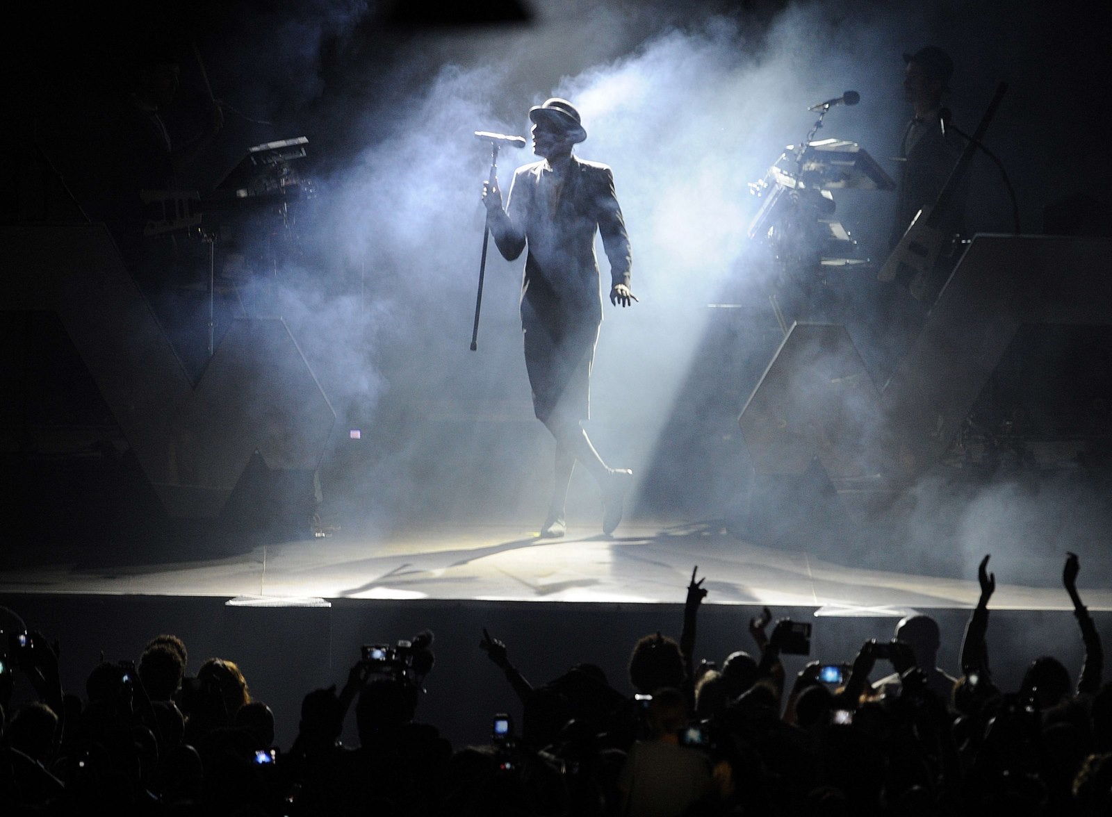 El cantante belga Paul Van Haver, alias Stromae, en concierto en Kigali.