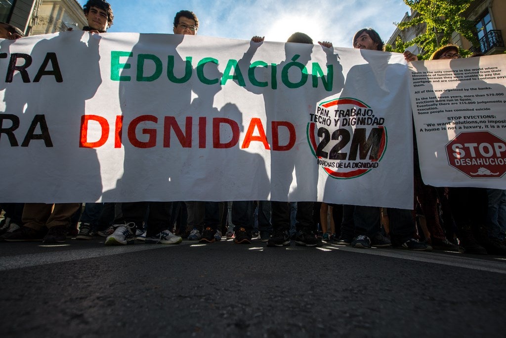 Un millar de estudiantes protestan en el centro de Granada contra la Lomce