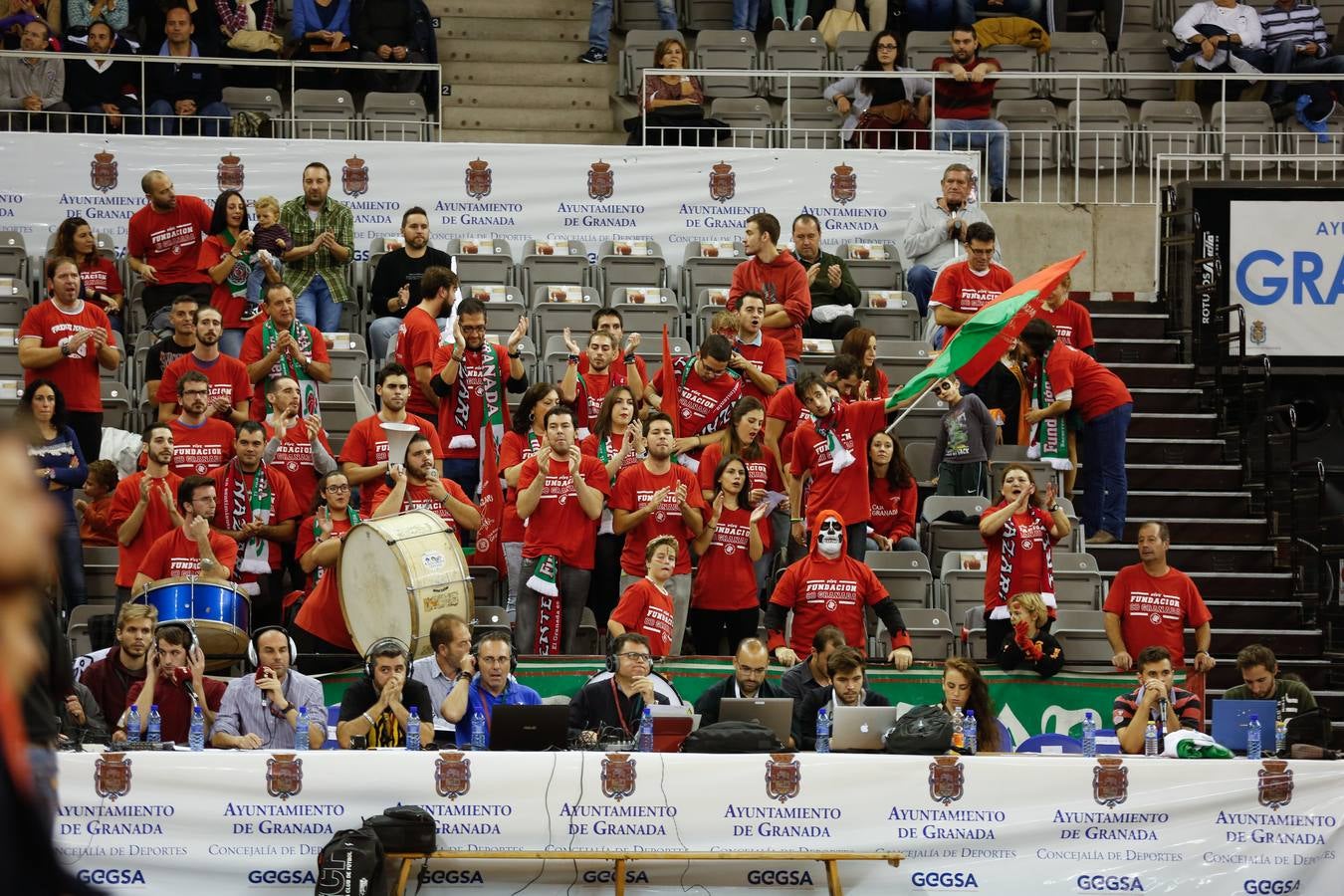 La agonía devuelve el liderato