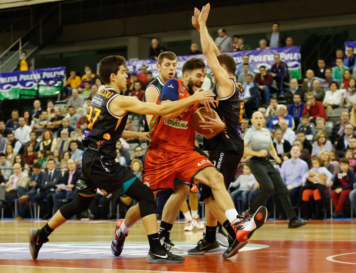 La agonía devuelve el liderato