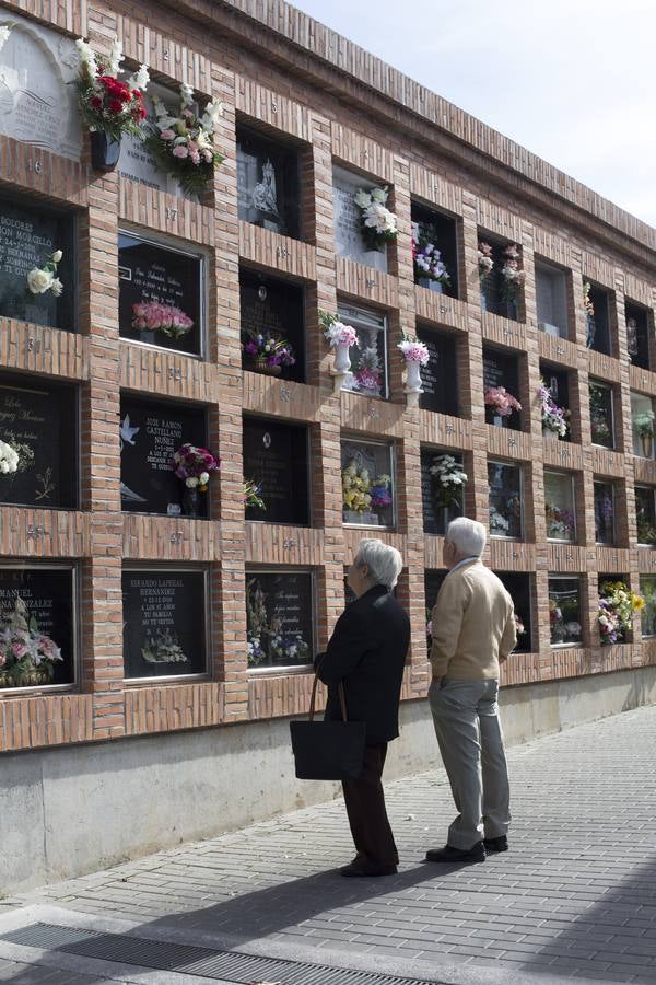 Todas las músicas en el cementerio