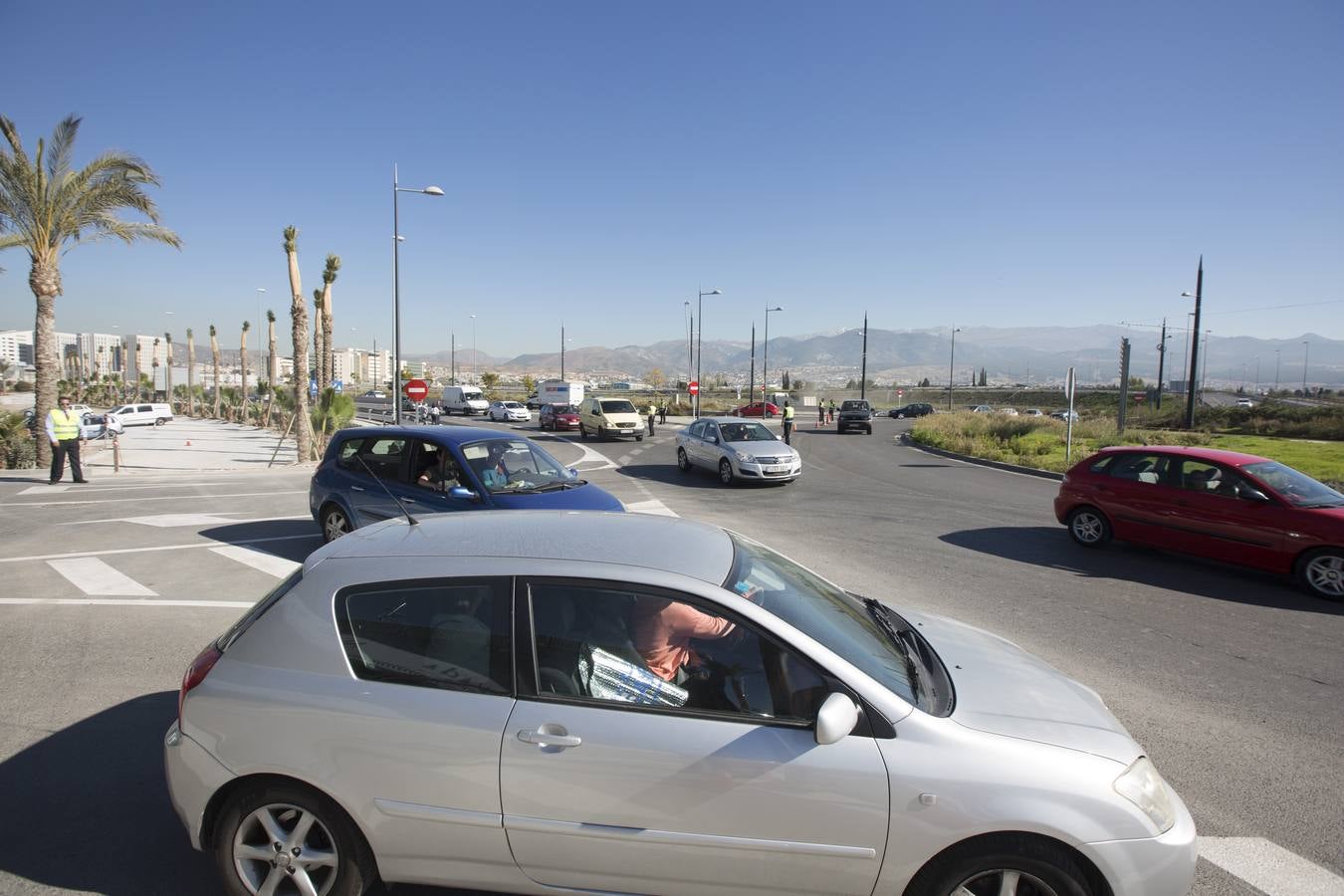 Los accesos al Nevada sufren los primeros atascos serios