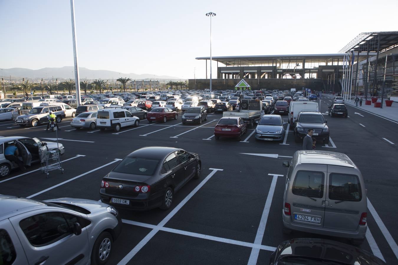 Los accesos al Nevada sufren los primeros atascos serios