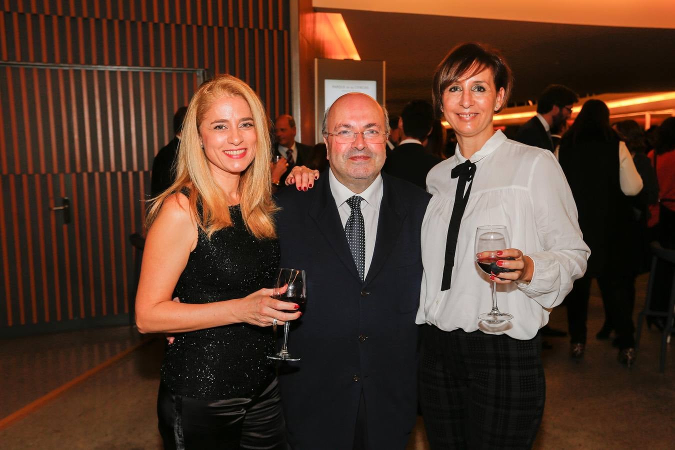 Diego Martínez, junto a representantes de 'Granada Online'.