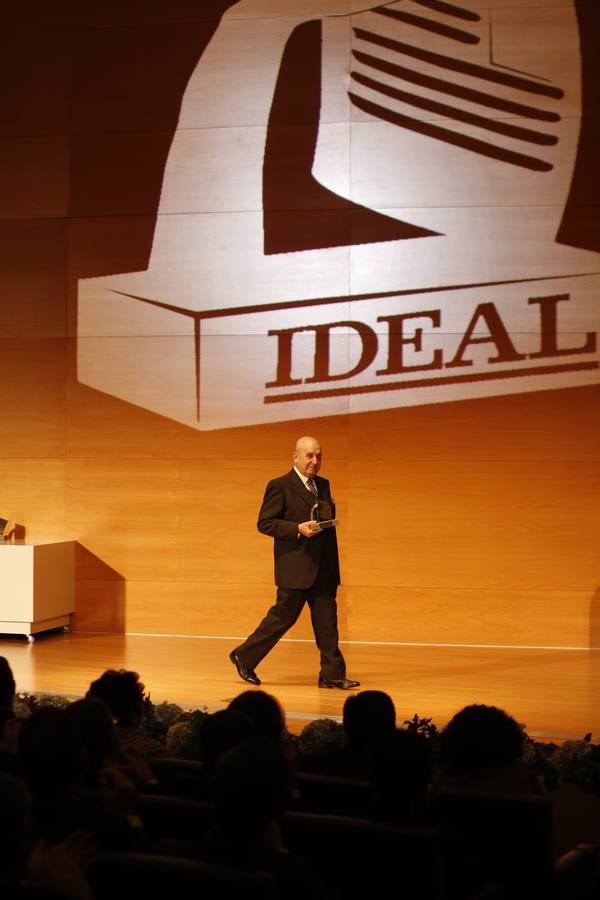 Miguel Giménez Yanguas recibió el premio a una meritoria trayectoria profesional.