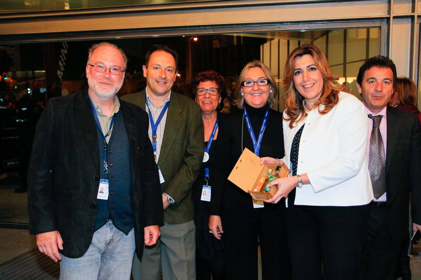 Susana Díaz, con responsables del Parque de las Ciencias.