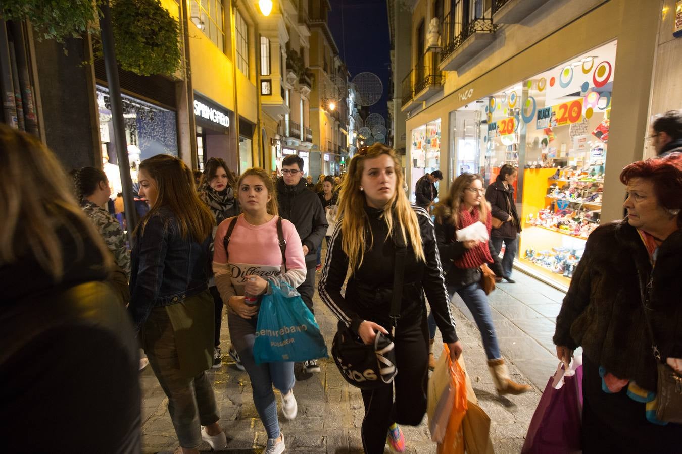 Granada se viste de negro