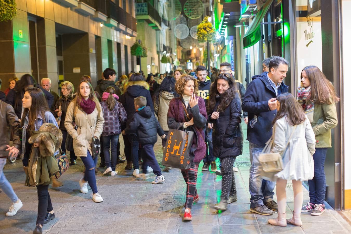 Granada se viste de negro