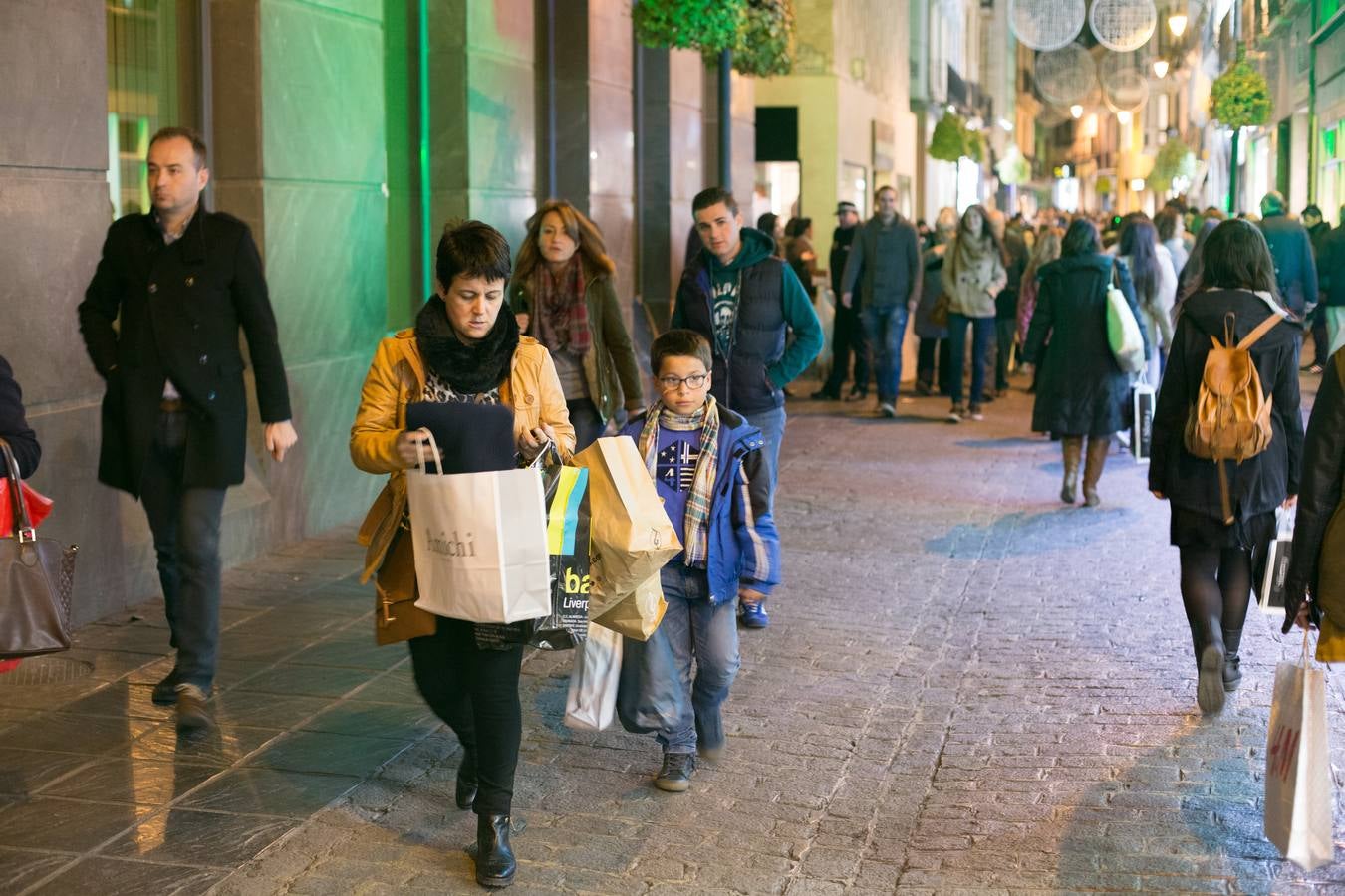 Granada se viste de negro