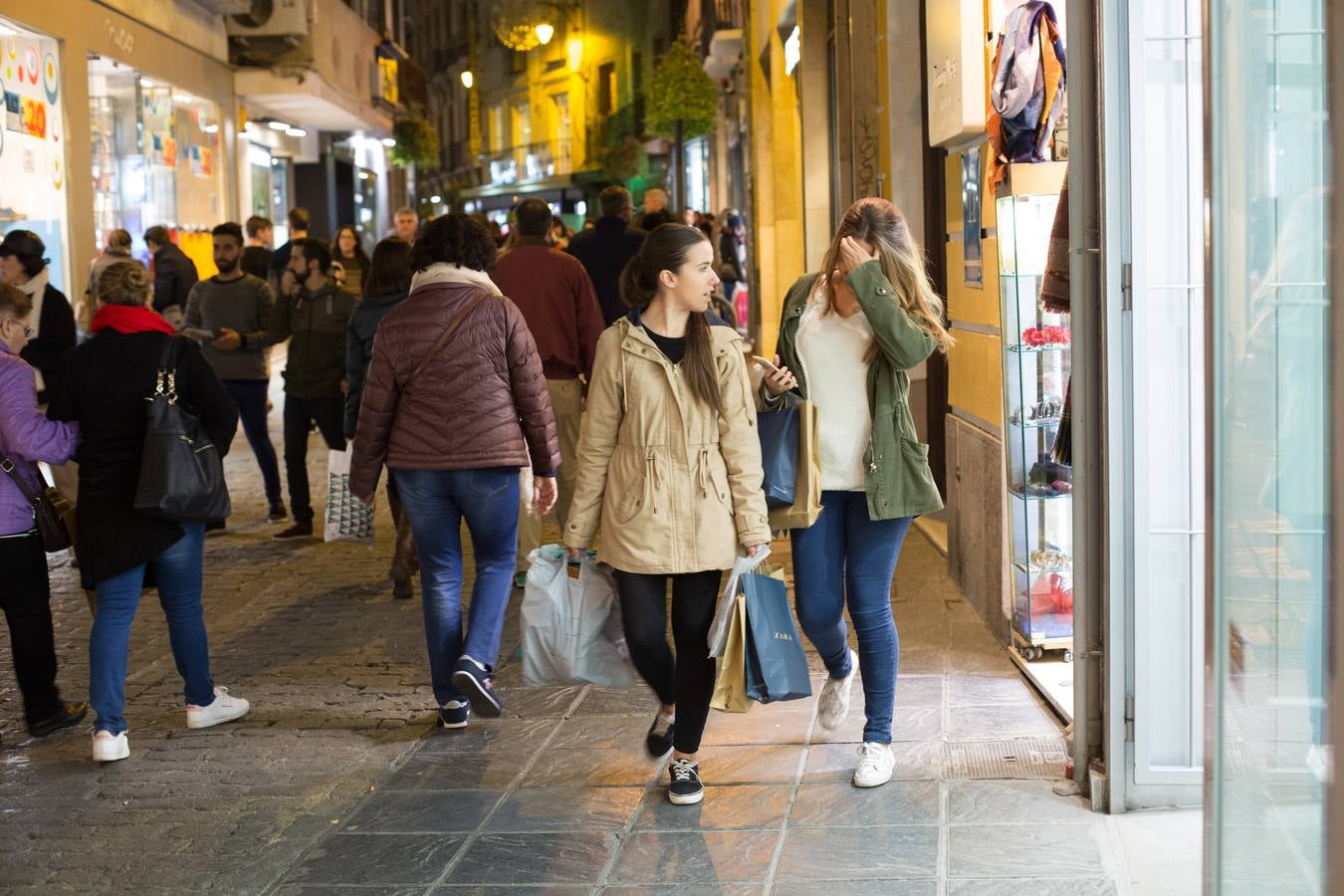 Granada se viste de negro