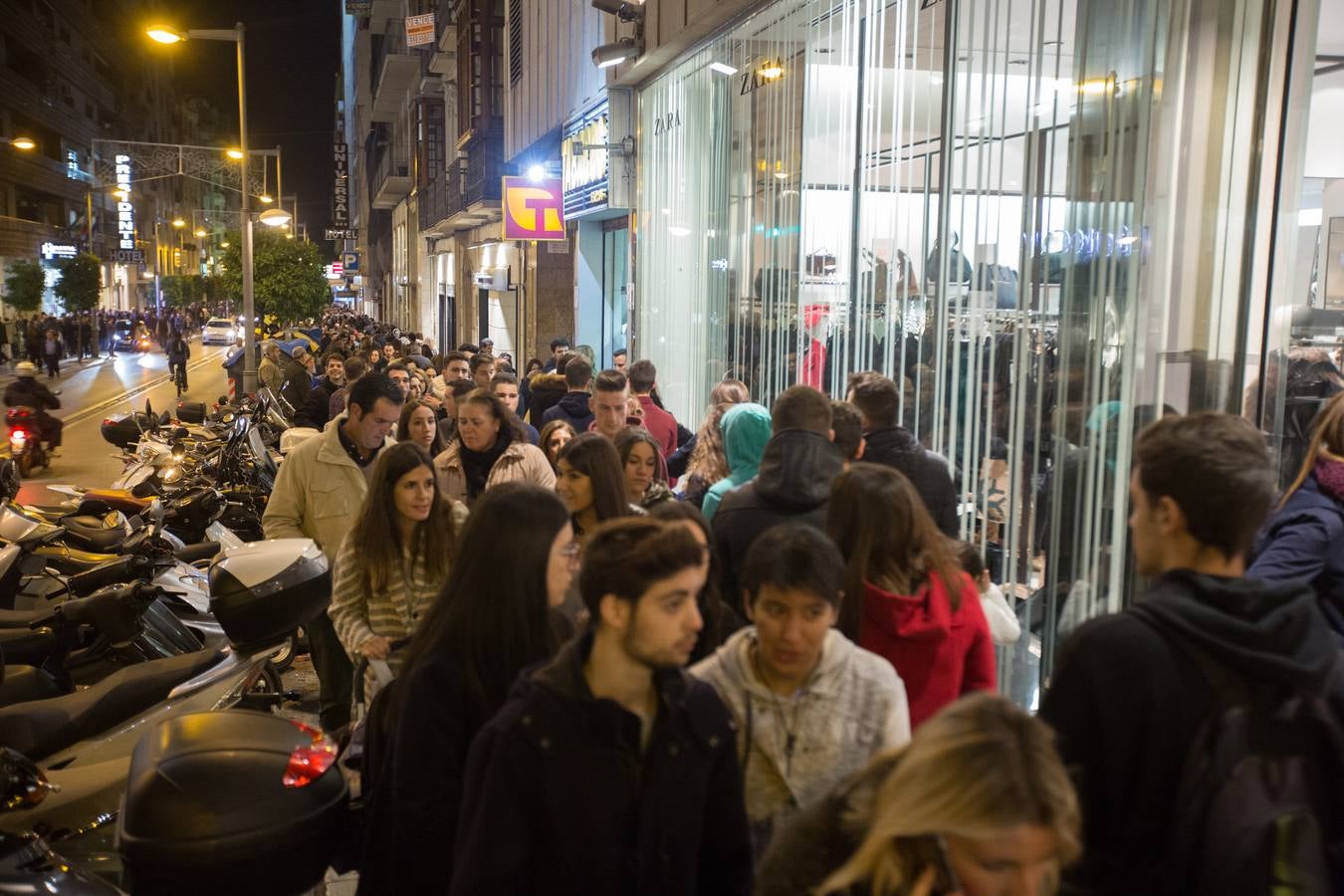 Granada se viste de negro