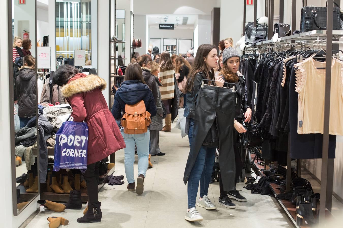 Granada se viste de negro