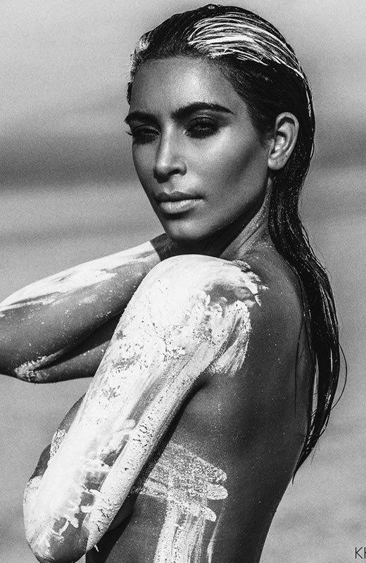 Las fotos de Kim Kardashian desnuda en el desierto