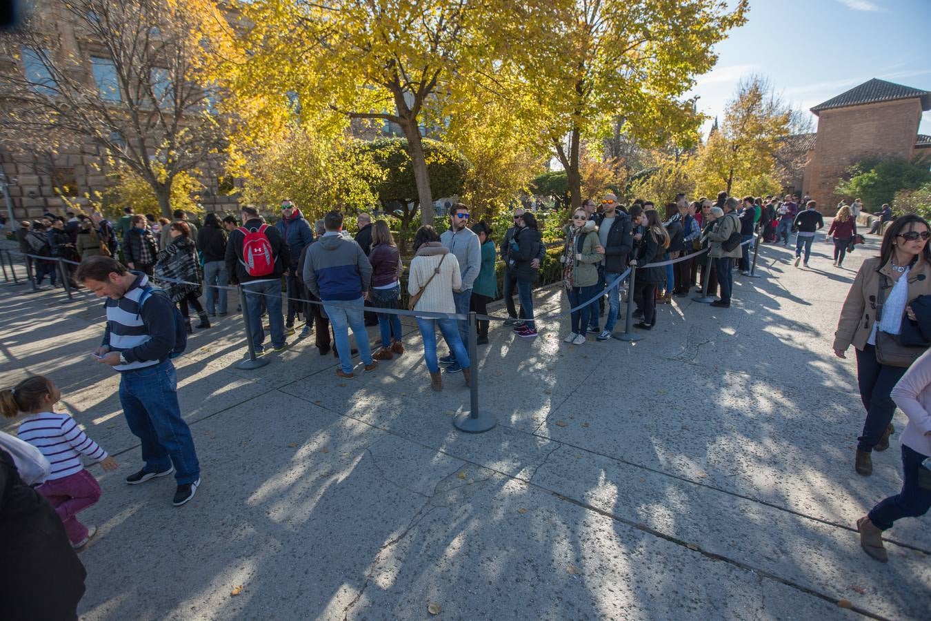 Los turistas llenan Granada en un &#039;puente&#039; de la Constitución marcado por el buen tiempo