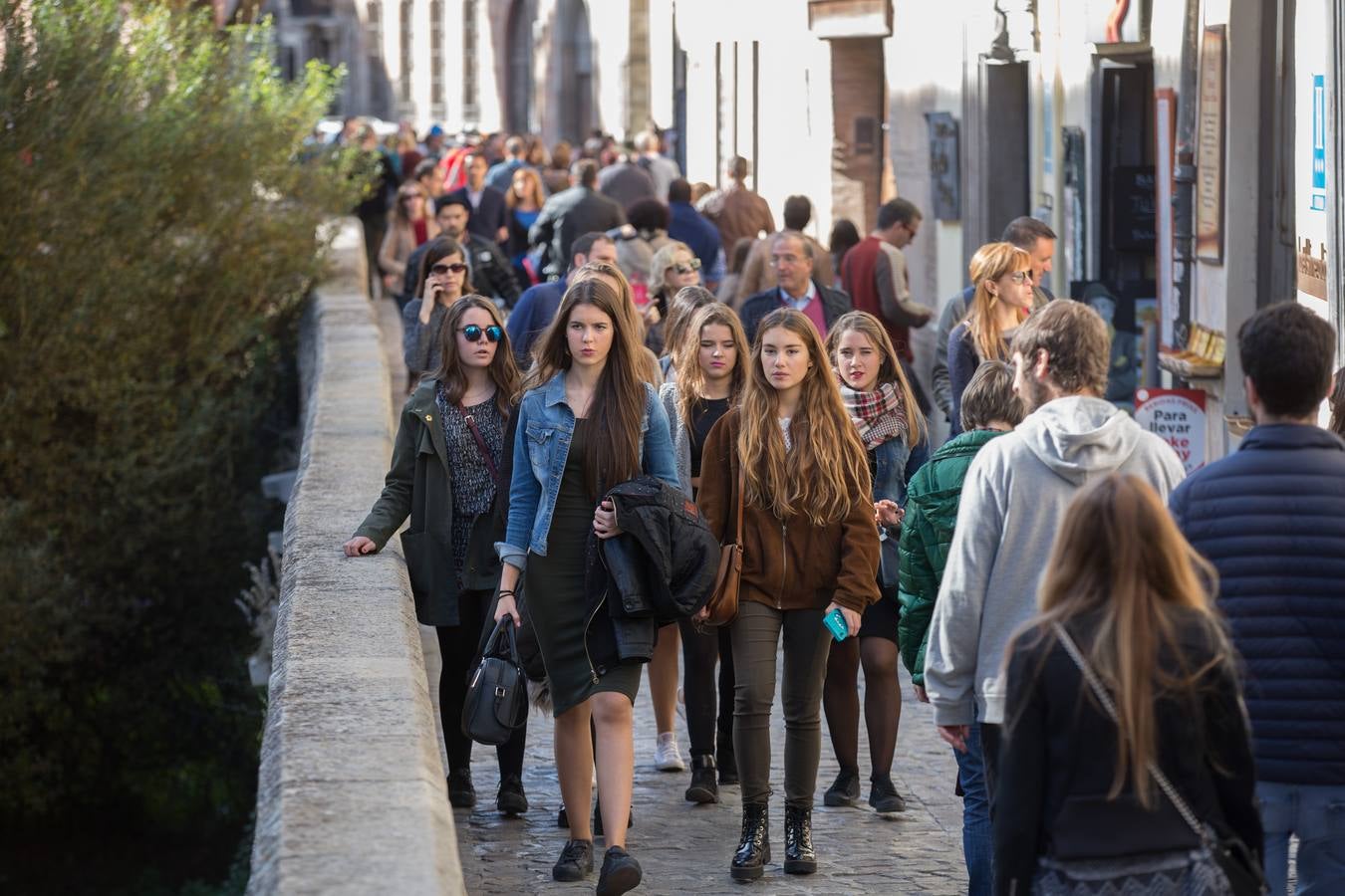 Los turistas llenan Granada en un &#039;puente&#039; de la Constitución marcado por el buen tiempo