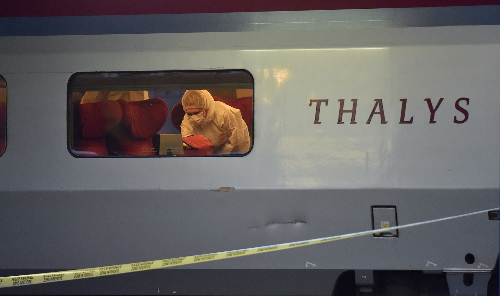 Crimen dentro de un tren Thalys del operador nacional de ferrocarriles francesa SNCF en la estación principal de tren en Arras, norte de Francia.