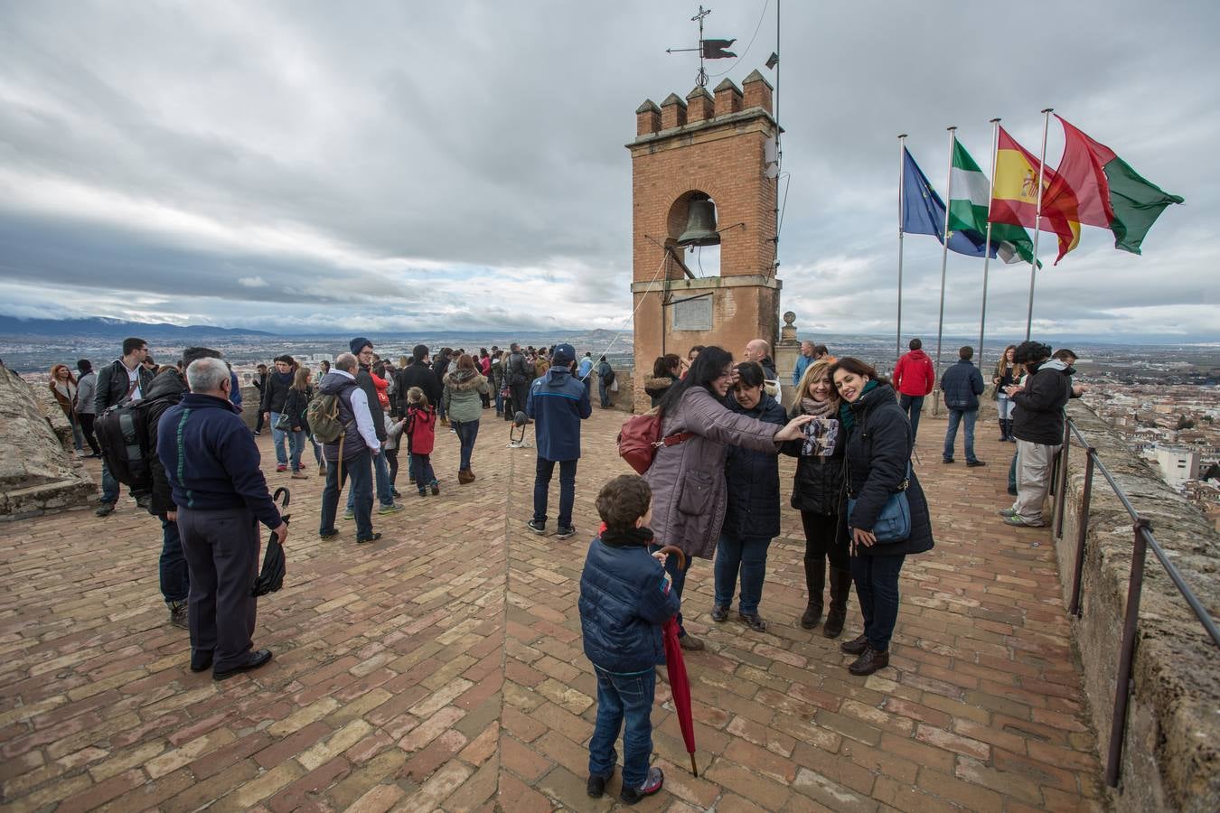 La Torre de la Vela se llena de candidatas para tocar la campana