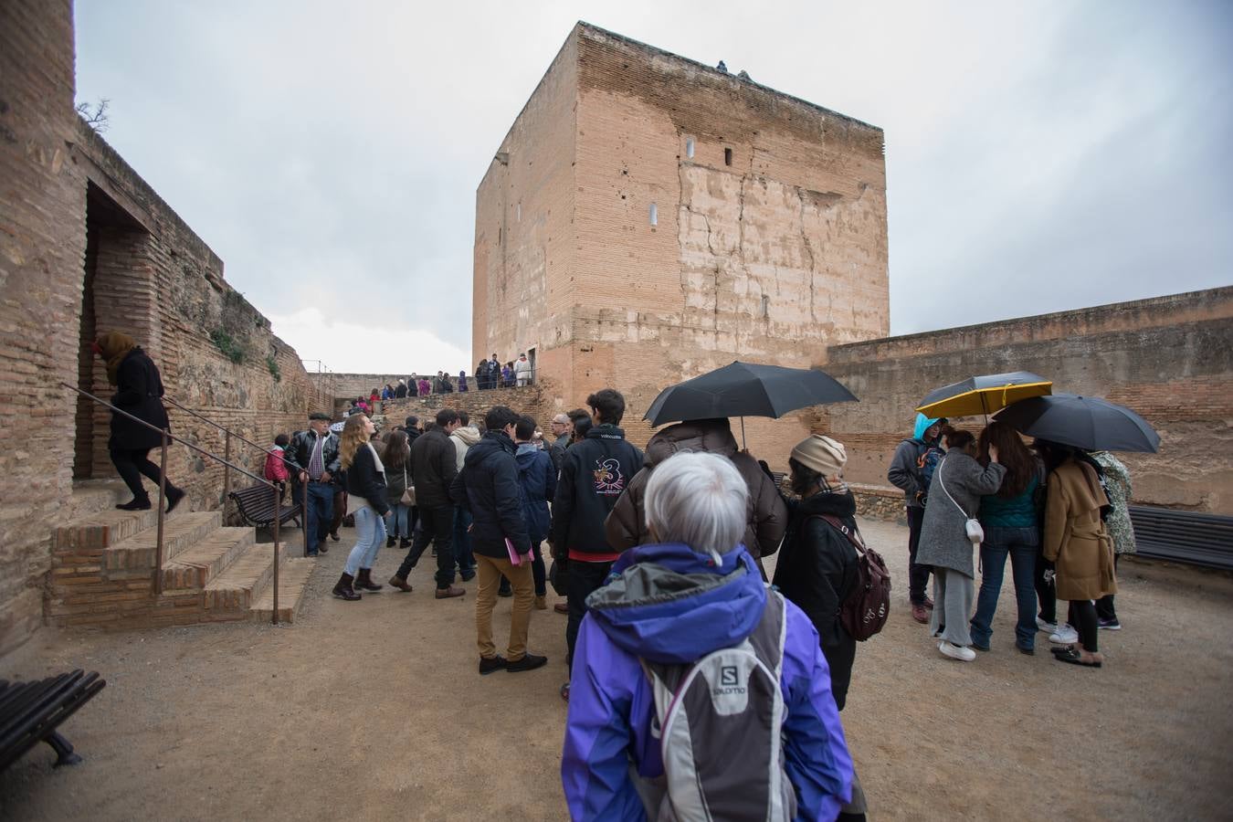 La Torre de la Vela se llena de candidatas para tocar la campana