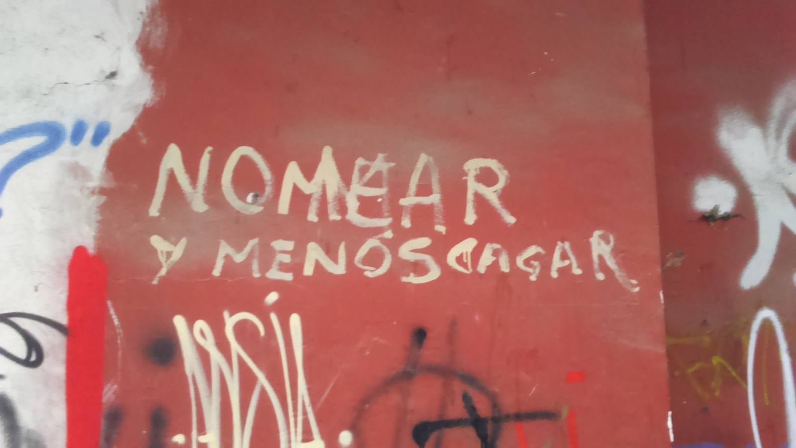 Graffitis granadinos que dañan la vista