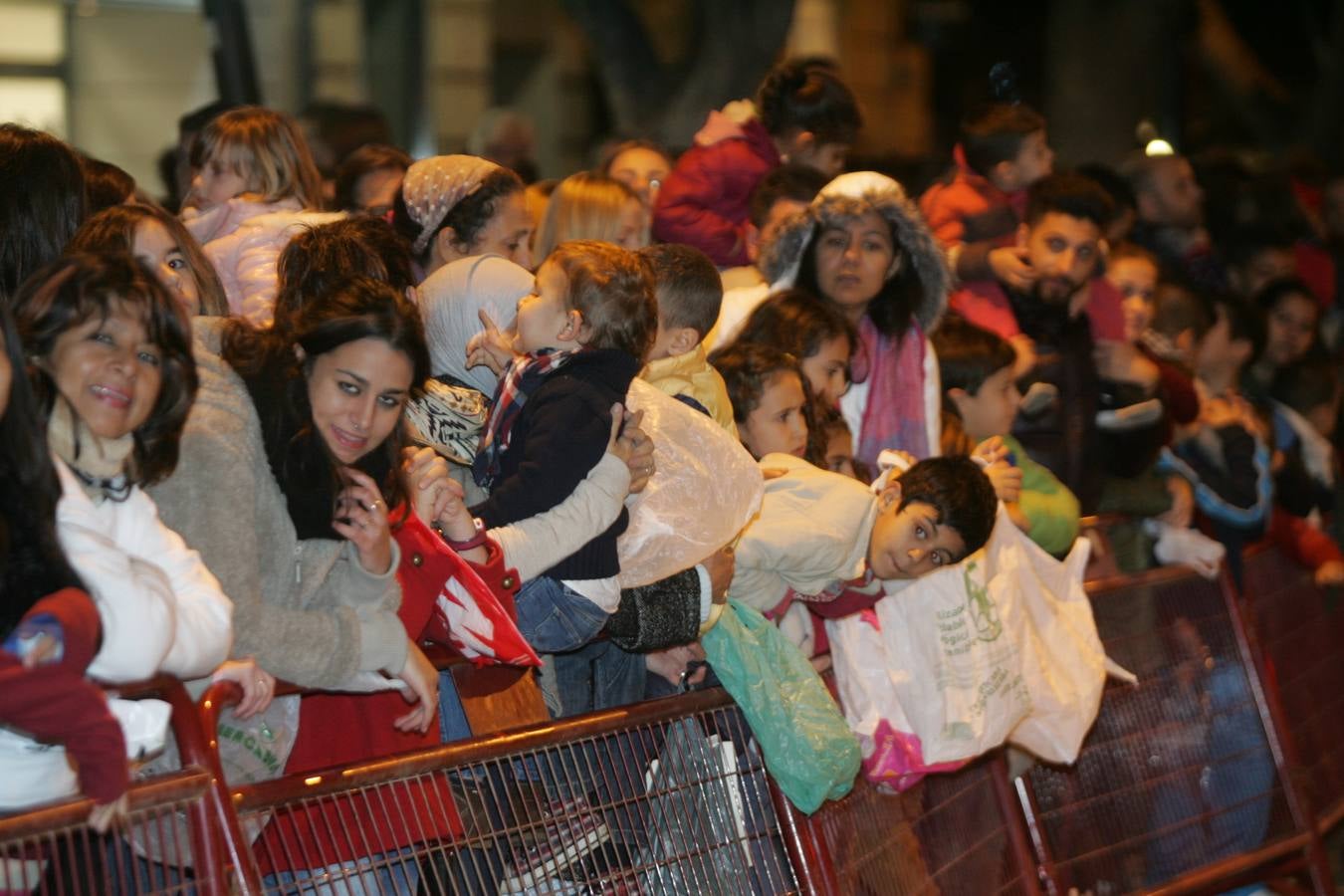 Los Reyes Magos reparten ilusión en Almería