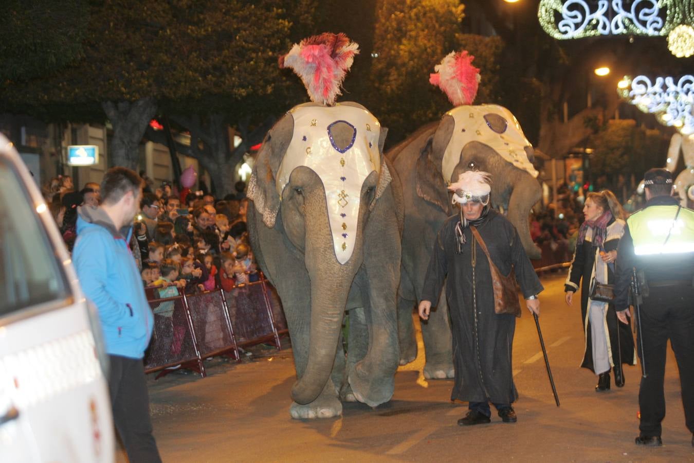Los Reyes Magos reparten ilusión en Almería
