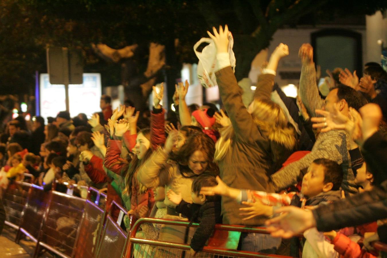Los Reyes Magos reparten ilusión en Almería