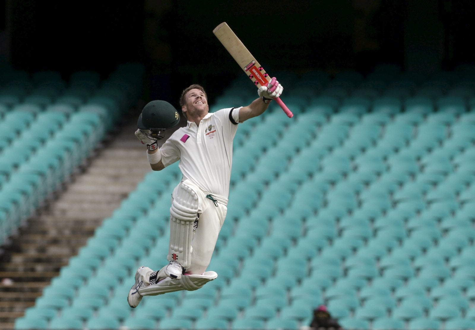 El bateador australiano David Warner en el último día de su tercera prueba de cricket en Sydney.