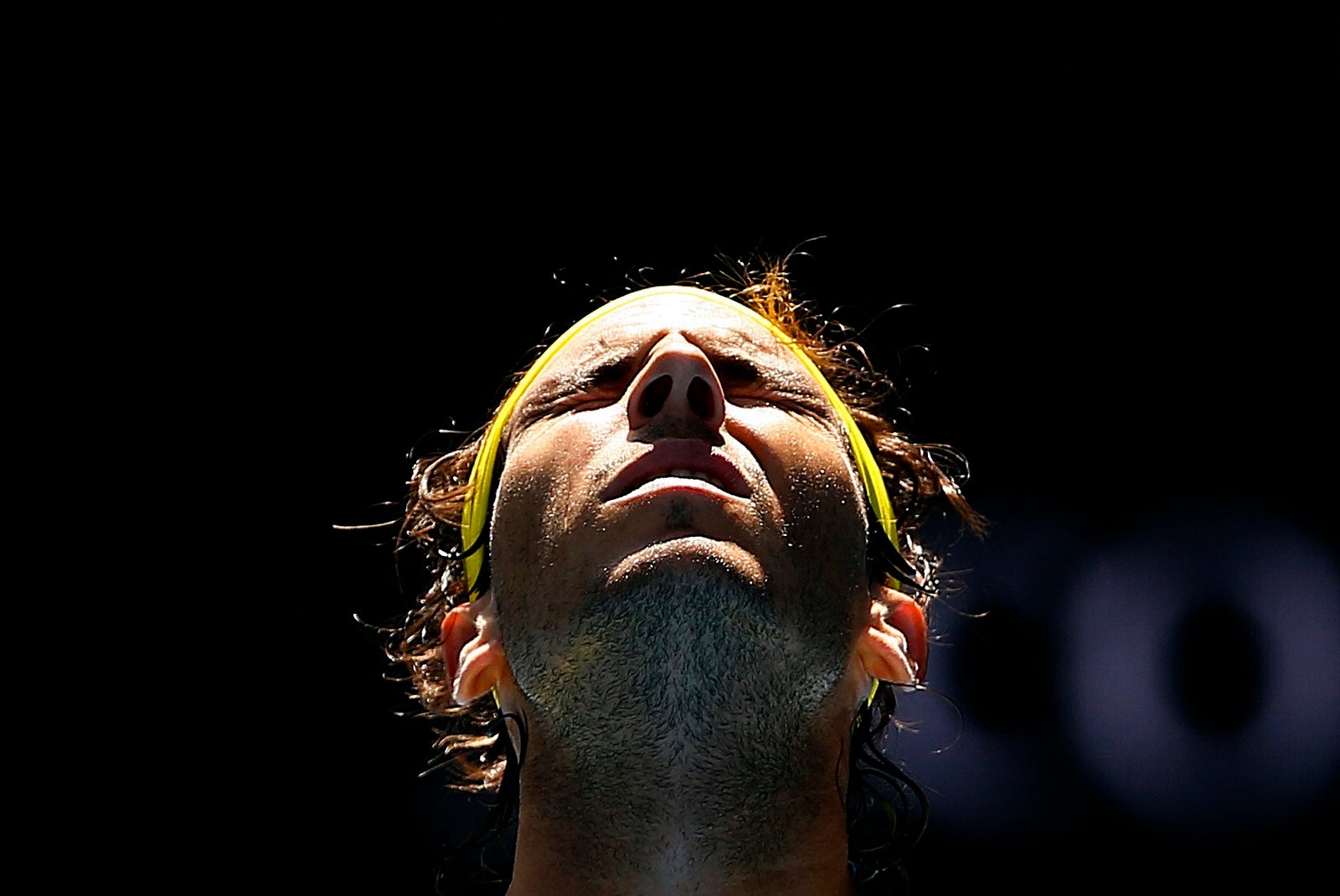 Rafael Nadal reacciona durante su partido de primera ronda contra Fernando Verdasco en el torneo de tenis Abierto de Australia en Melbourne Park, Australia.