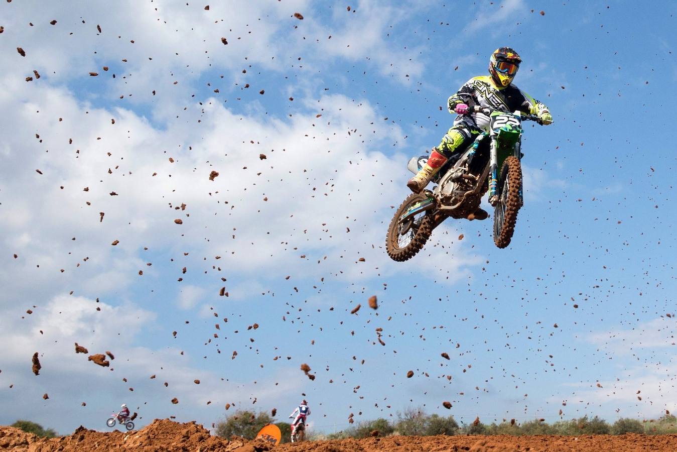 Salto durante la inauguración de la pista de motocross MX Wingate cerca de la ciudad israelí de Netanya.