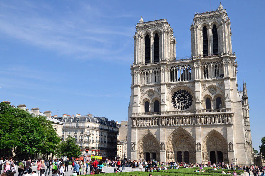 13. Notre Dame. La catedral parisina ha sido testigo de numerosos acontecimientos históricos, como la coronación de Napoleón Bonaparte y de Enrique VI de Inglaterra o la beatificación de Juana de Arco