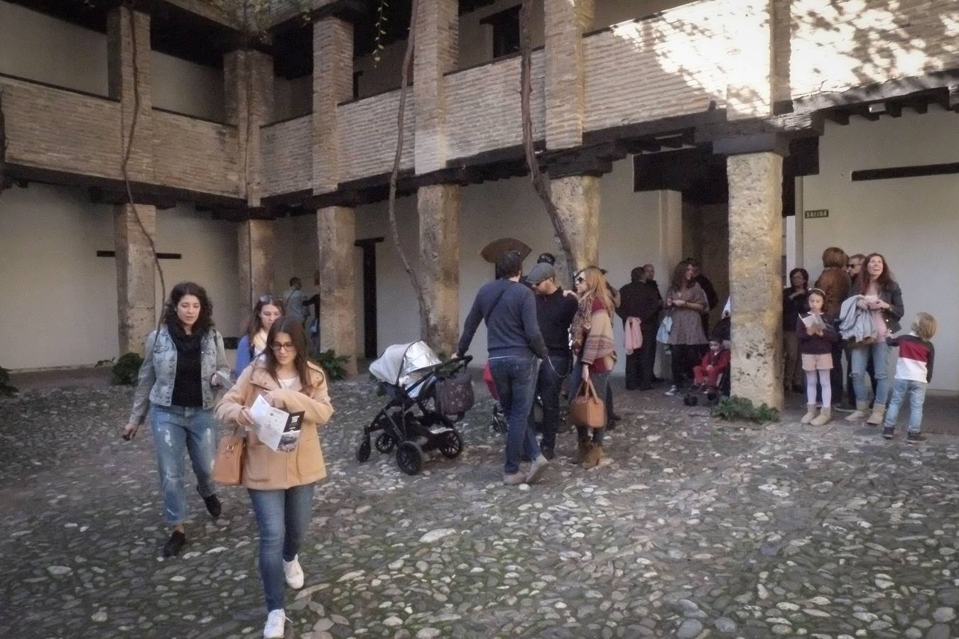 Adentrarse en El Corral del Carbón. 