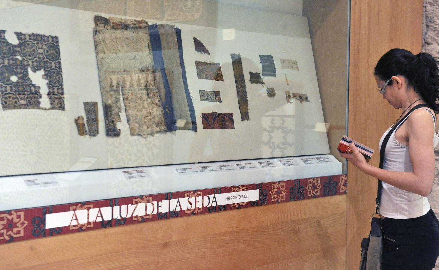 Visitar el Museo de la Alhambra. 