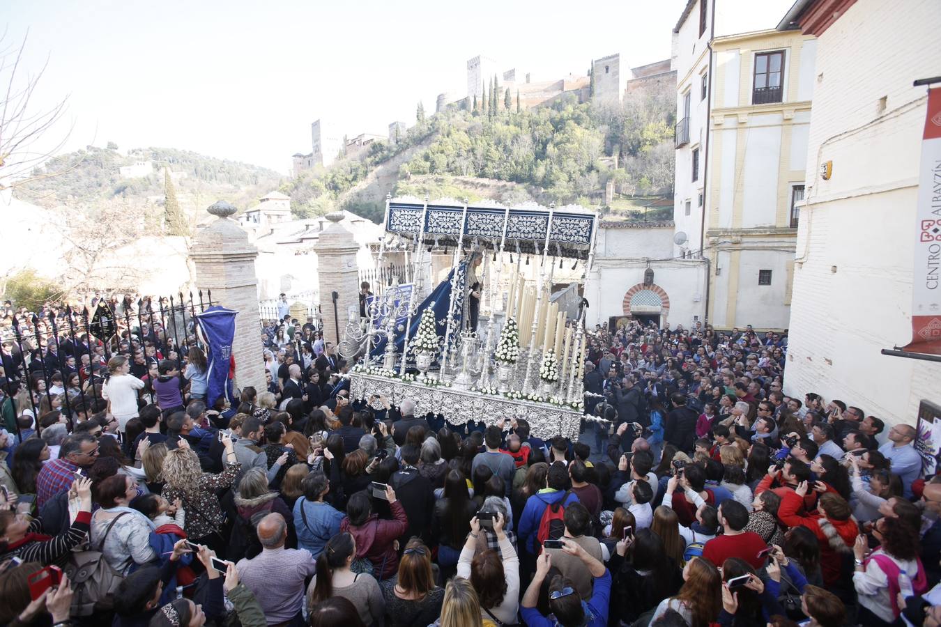 Jueves Santo pleno en Granada