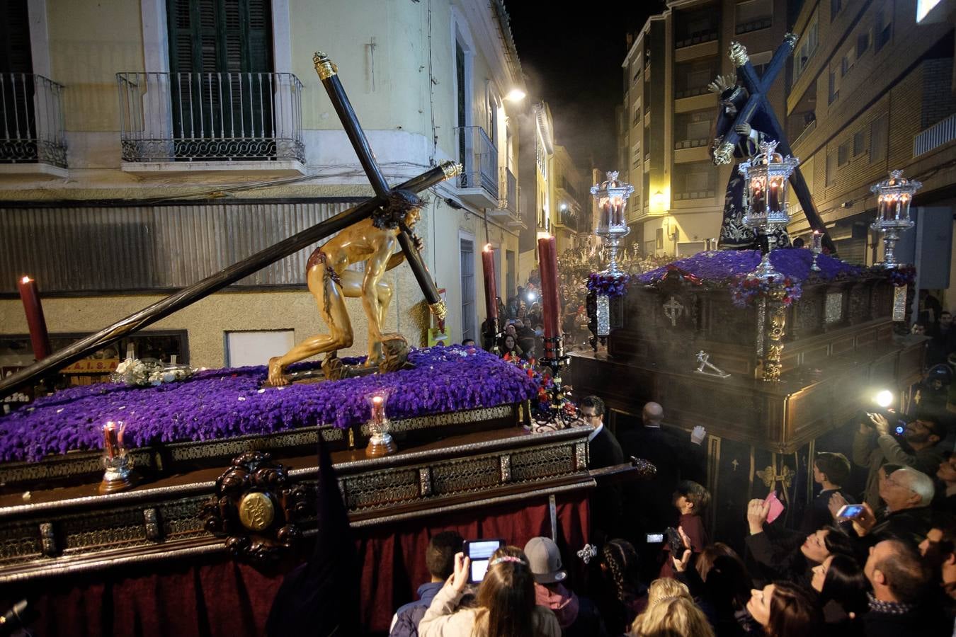 La Pasión, el Nazareno y la Esperanza recorren Motril