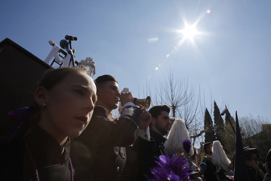 Las imágenes del Viernes Santo de Granada, en directo