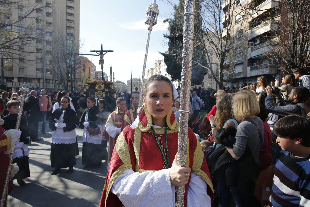 Las imágenes del Viernes Santo de Granada, en directo