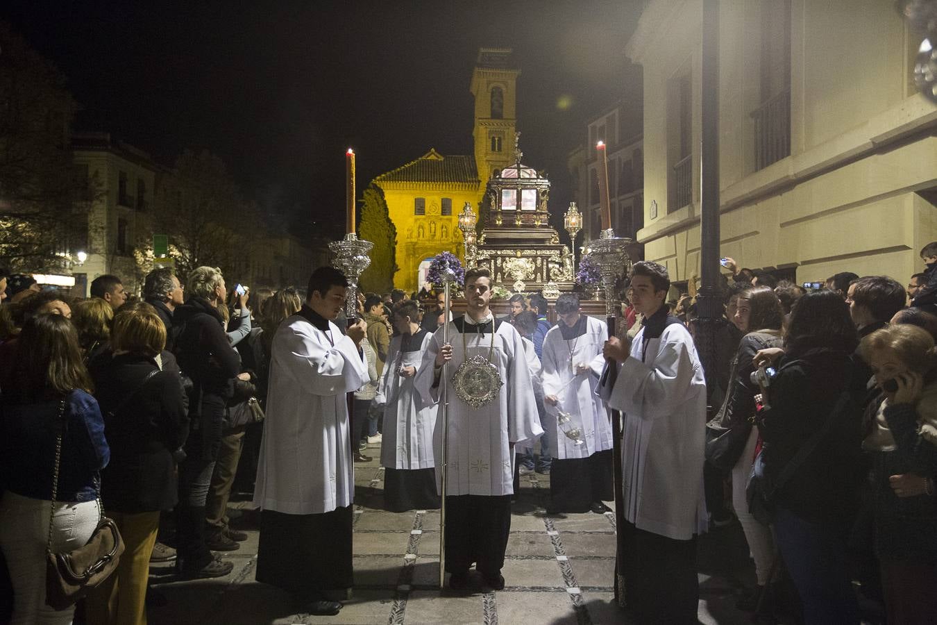 La procesión oficial