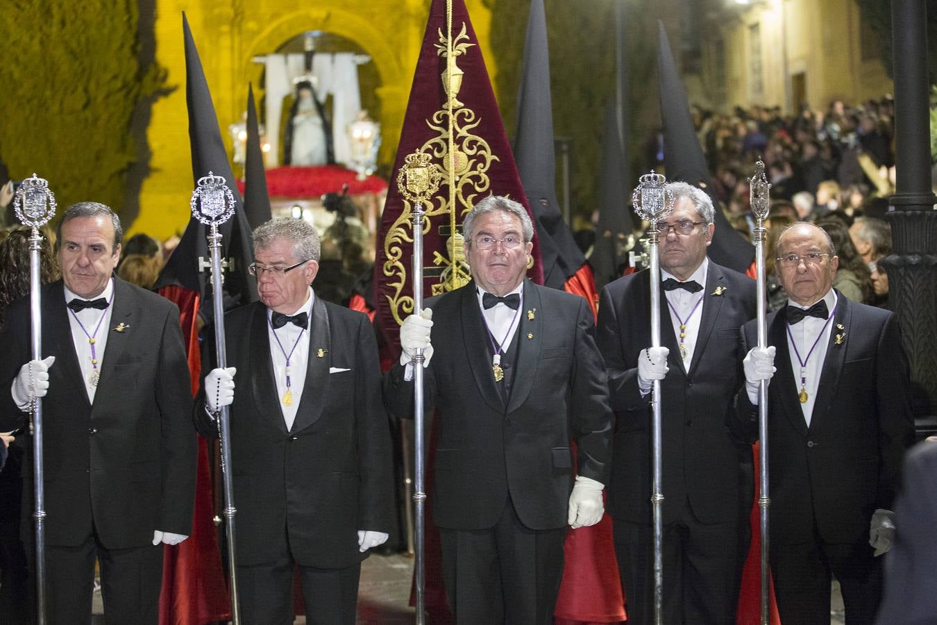 La procesión oficial