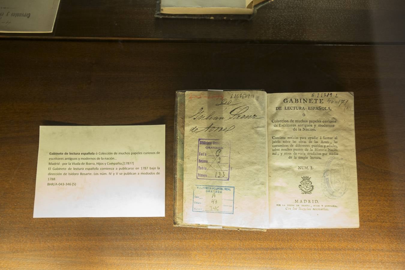 La Biblioteca del Hospital Real reúne ediciones antiguas y raras de Cervantes