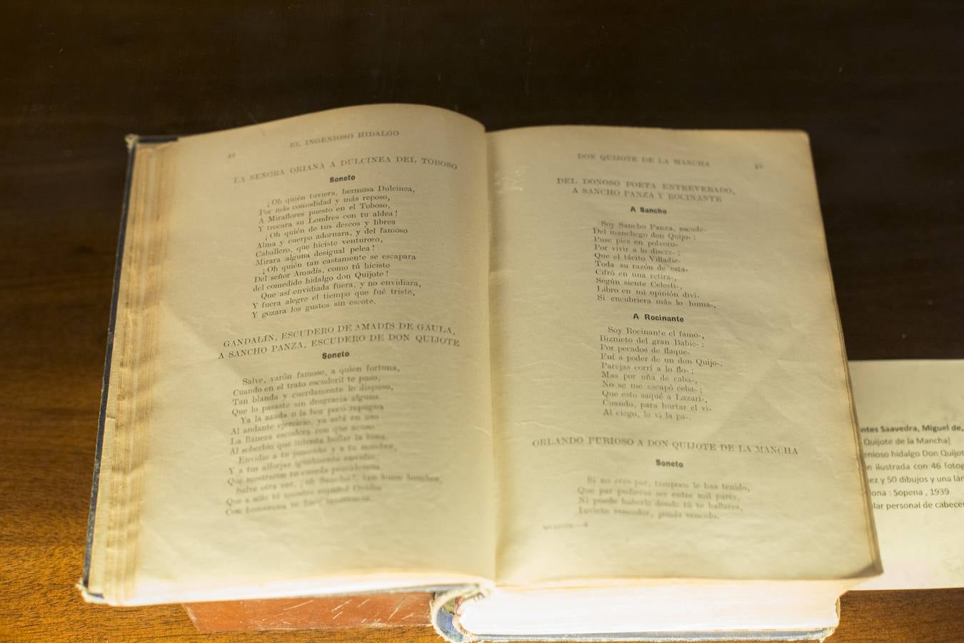 La Biblioteca del Hospital Real reúne ediciones antiguas y raras de Cervantes