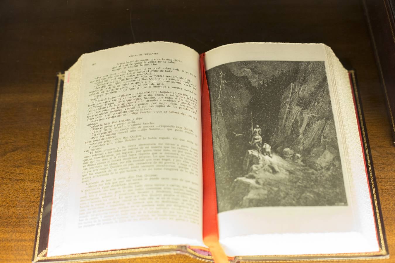 La Biblioteca del Hospital Real reúne ediciones antiguas y raras de Cervantes