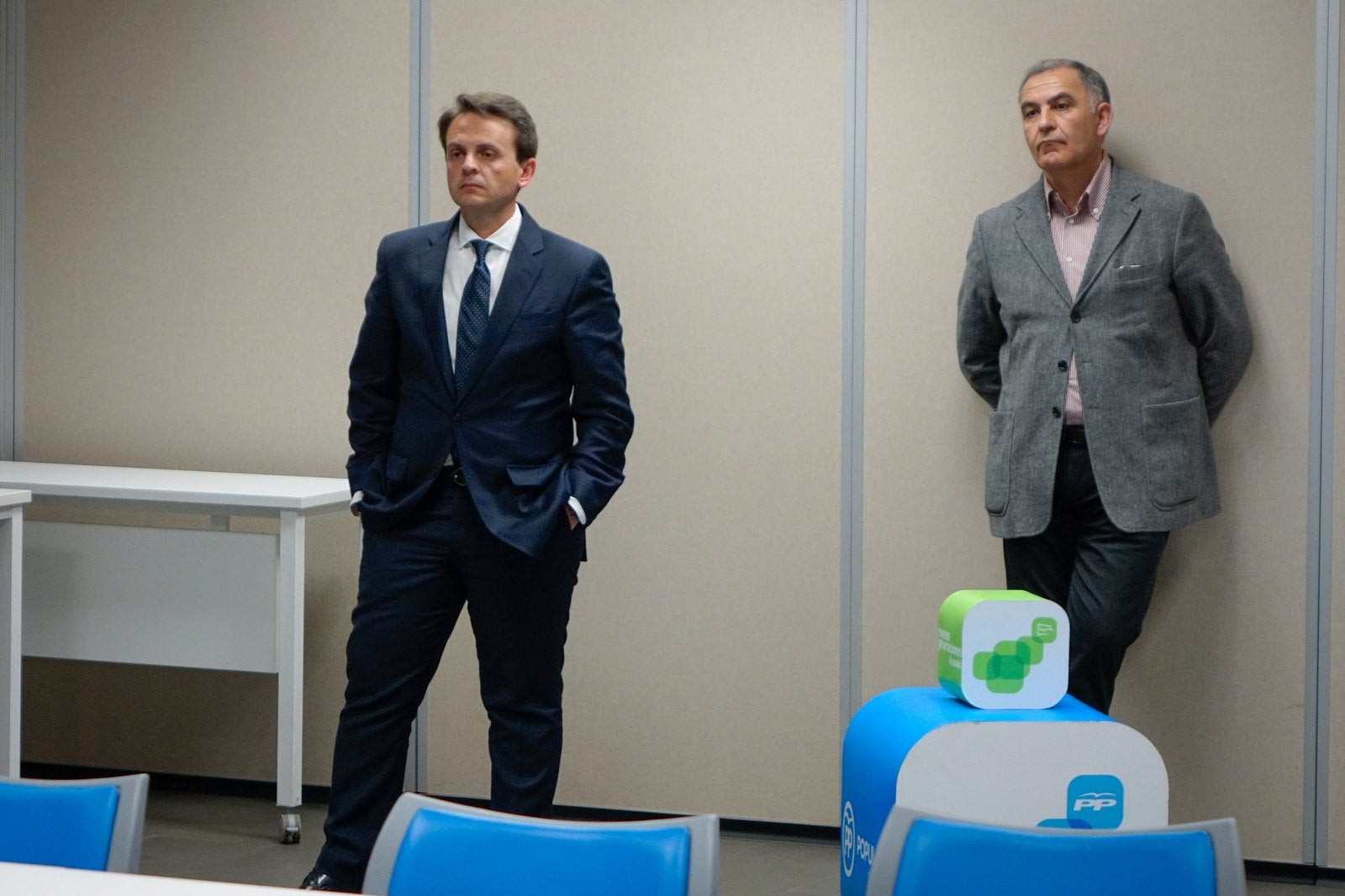 Las imágenes clave de la triple dimisión