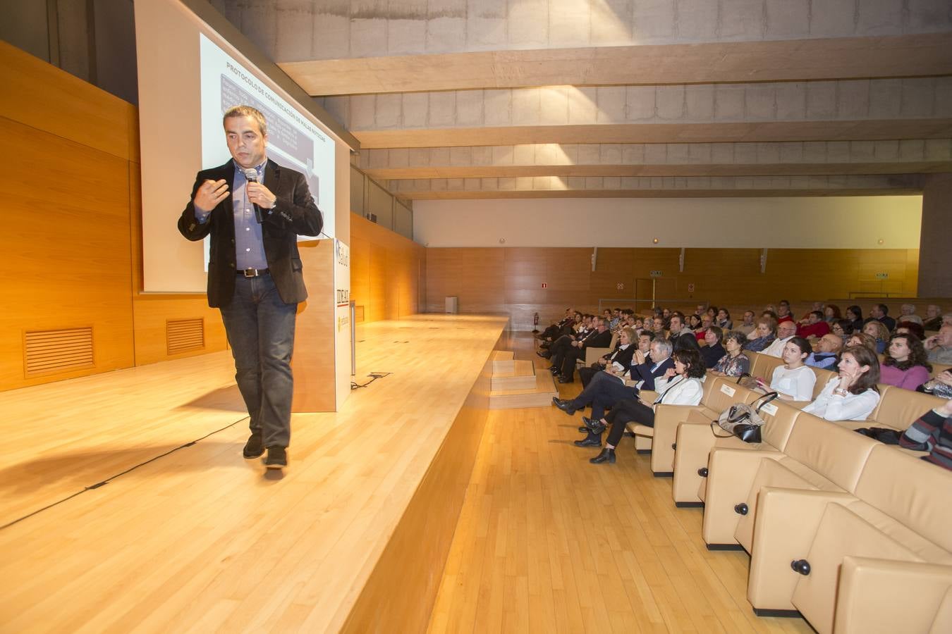 Foro de Salud de IDEAL, una puerta abierta para superar la enfermedad