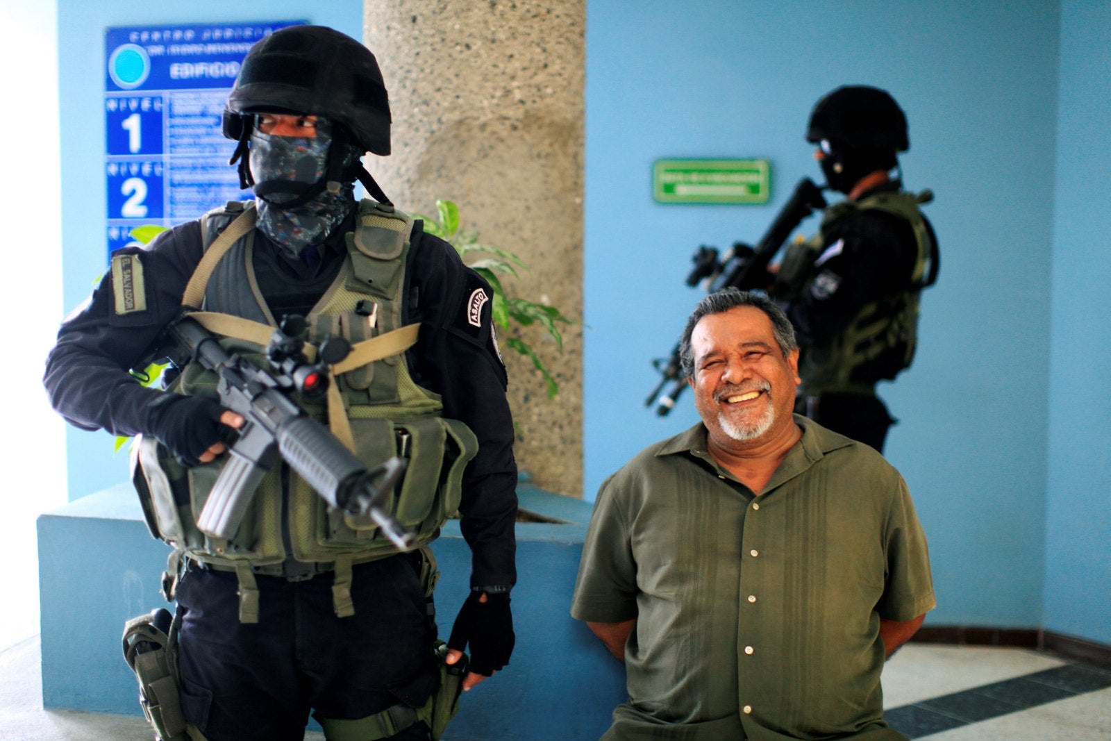 Raúl Mijango apresado por la policía