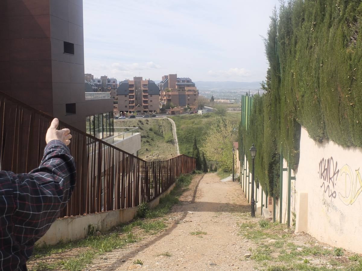 Este tramo de la calle Kadiga, sin siquiera asfaltar.