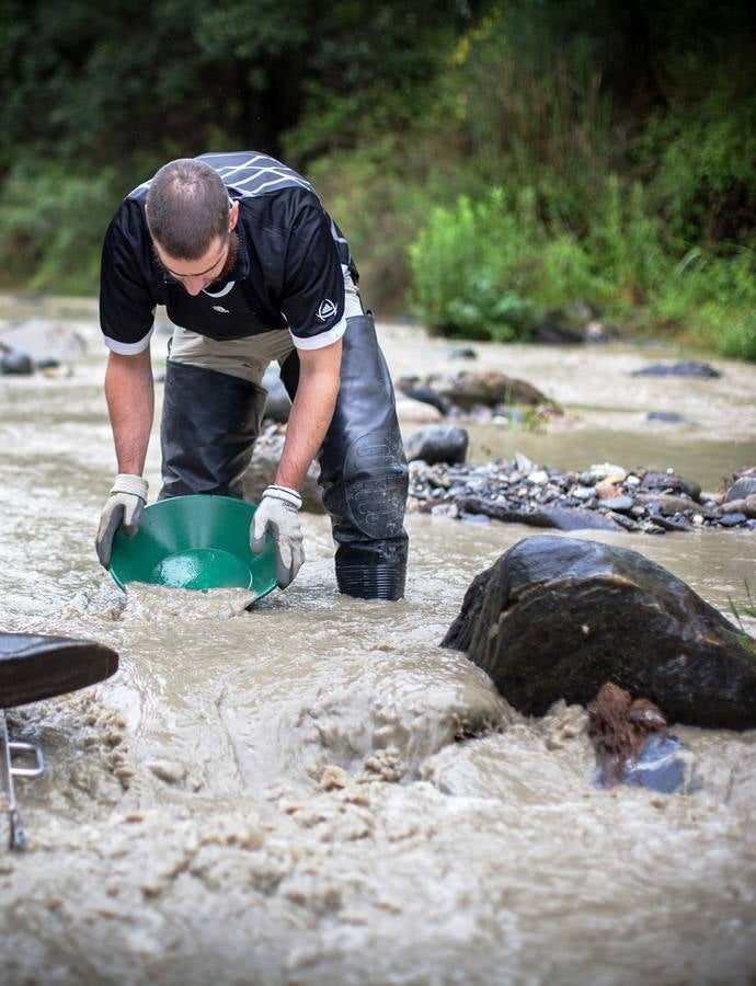 ¿Cómo se busca oro en el río Genil?