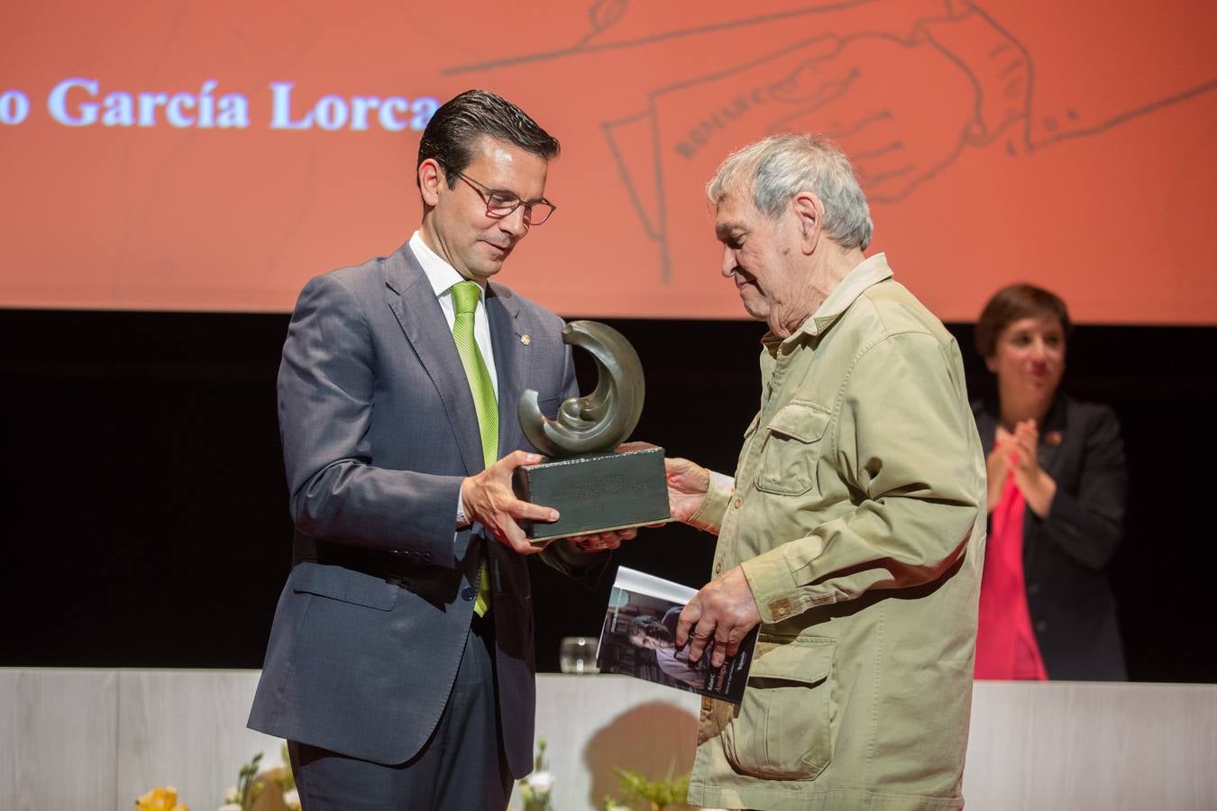 Rafael Cadenas recibe el Premio Lorca de poesía