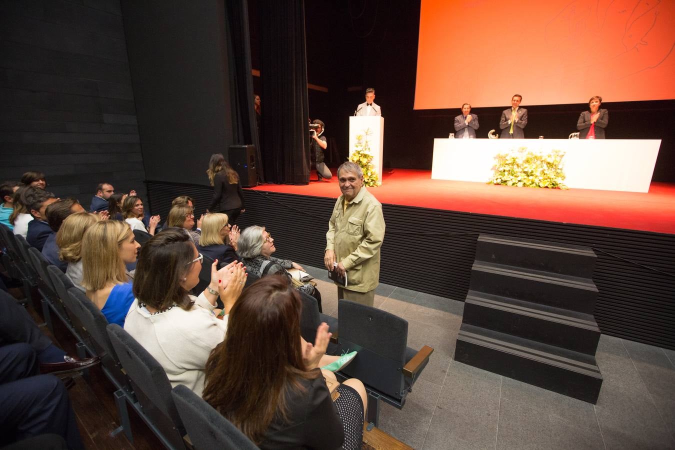 Rafael Cadenas recibe el Premio Lorca de poesía