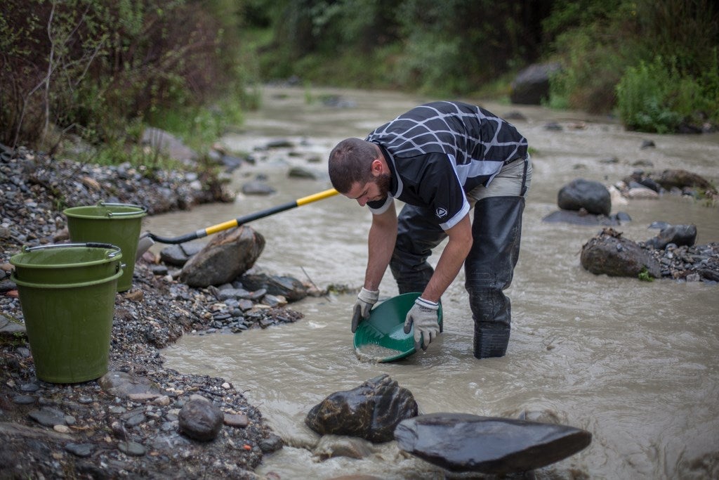 ¿Cómo se busca oro en el río Genil?